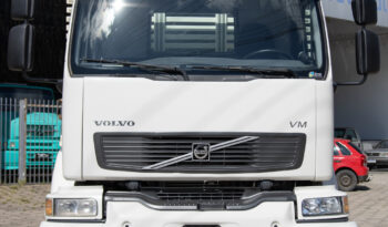 Volvo VM 210 – Ano: 2004 – Carroceria cheio