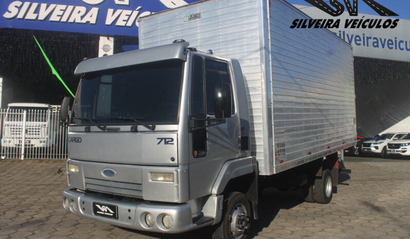 Ford Cargo 712 – Ano: 2012 – Baú cheio