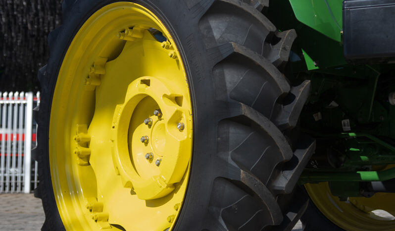 Trator John Deere 5078 E – Ano: 2023 – 4 x4 cheio