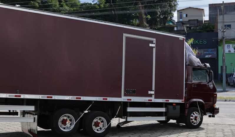 VW 8.150 Trucado – Ano: 2002 – Baú cheio