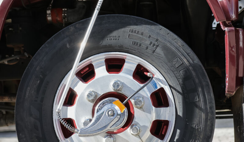 VW 8.150 Trucado – Ano: 2002 – Baú cheio