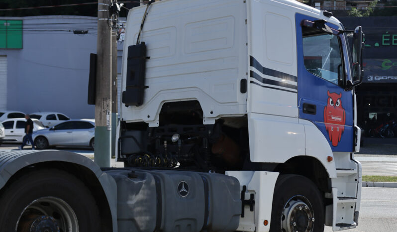 Mercedes-Benz Axor 2544 – Ano: 2011 – 6 x 2 cheio