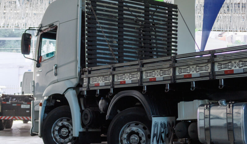 VW 25-390 Constellation Bi-Truck – Ano: 2013 – Carroceria cheio