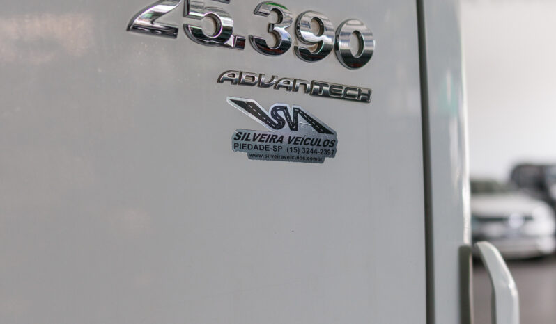 VW 25-390 Constellation Bi-Truck – Ano: 2013 – Carroceria cheio
