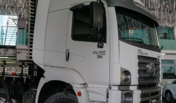 VW 25-390 Constellation Bi-Truck – Ano: 2013 – Carroceria cheio
