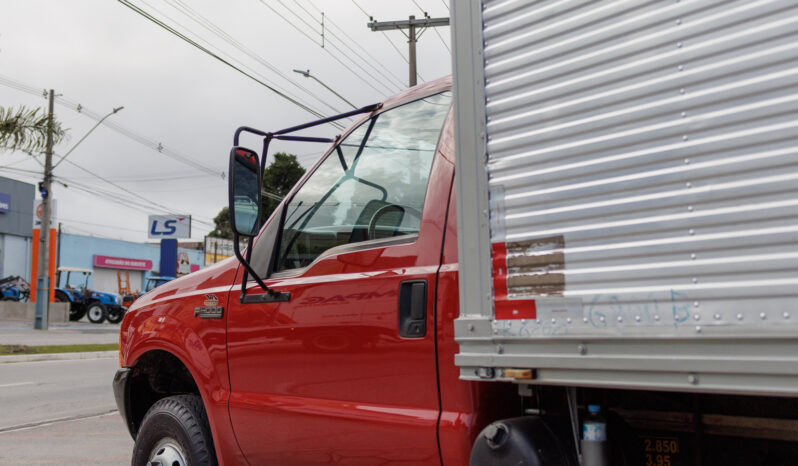 Ford F-4000 – Ano: 2000 – Baú cheio