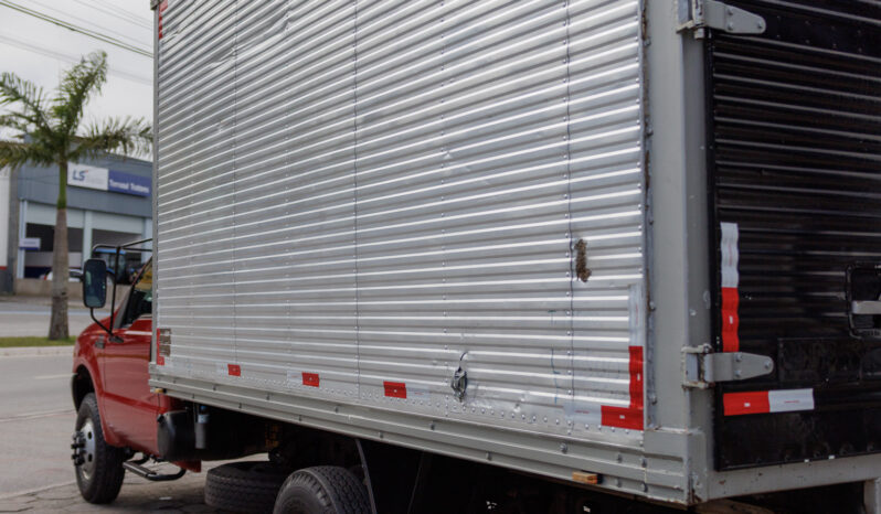 Ford F-4000 – Ano: 2000 – Baú cheio