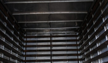 Ford F-4000 – Ano: 2000 – Baú cheio