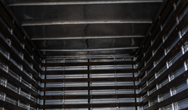 Ford F-4000 – Ano: 2000 – Baú cheio