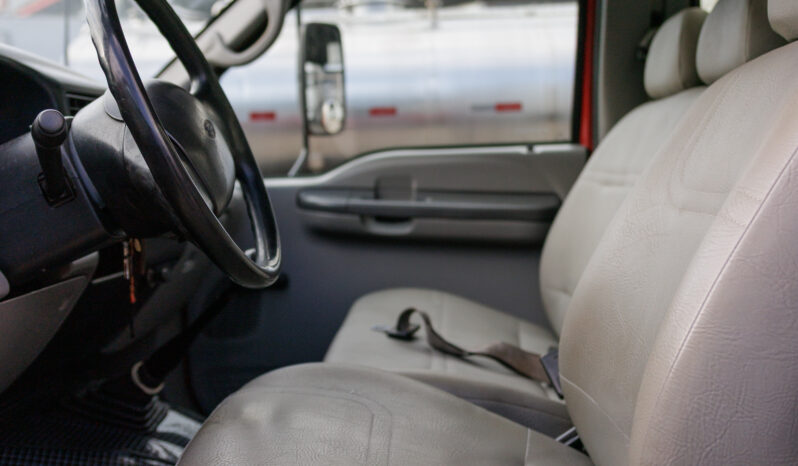 Ford F-4000 – Ano: 2000 – Baú cheio