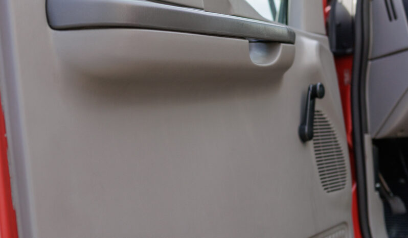 Ford F-4000 – Ano: 2000 – Baú cheio