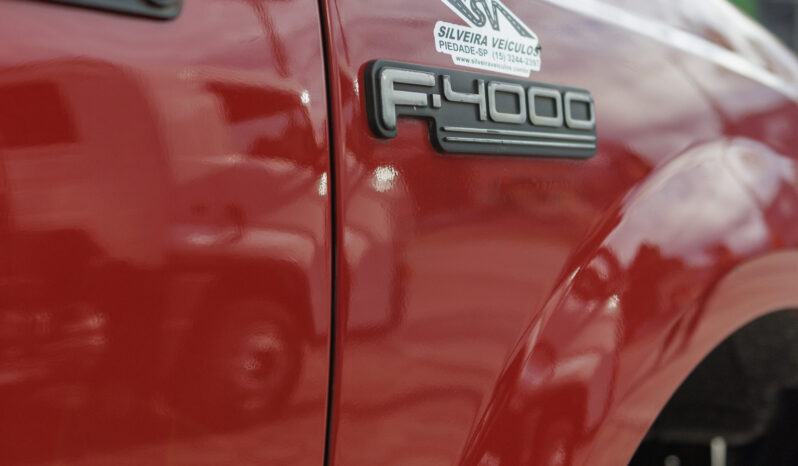 Ford F-4000 – Ano: 2000 – Baú cheio