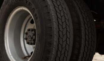 Ford F-4000 – Ano: 2000 – Baú cheio