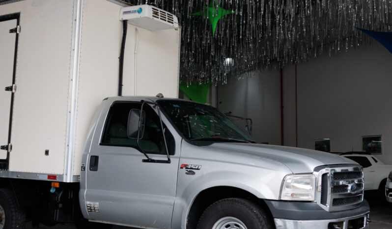 Ford F-350 – Ano: 2017 – Baú cheio