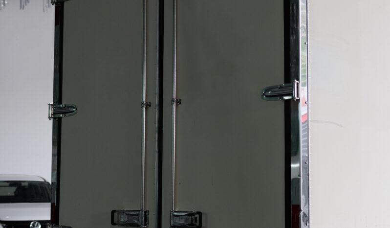 Ford F-350 – Ano: 2017 – Baú cheio