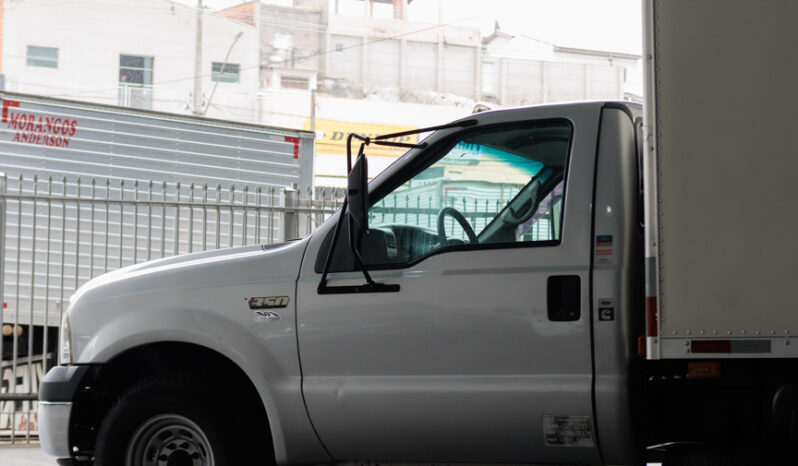 Ford F-350 – Ano: 2017 – Baú cheio