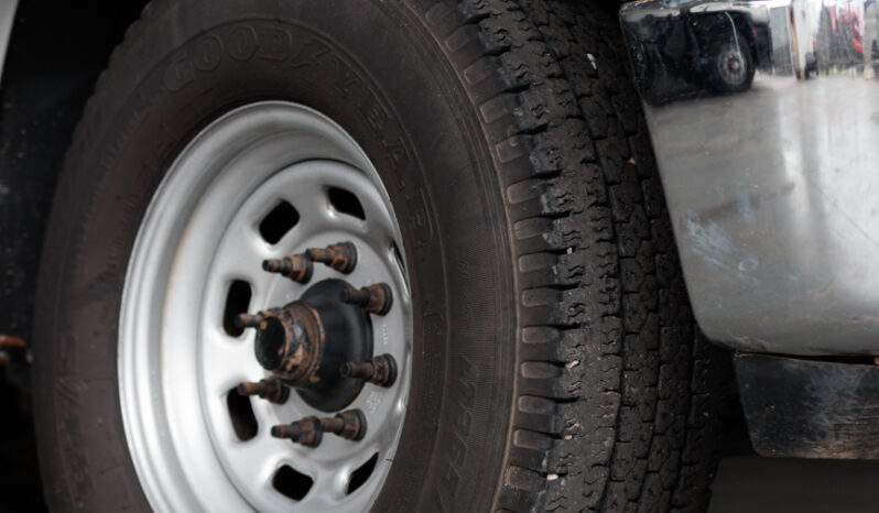 Ford F-350 – Ano: 2017 – Baú cheio