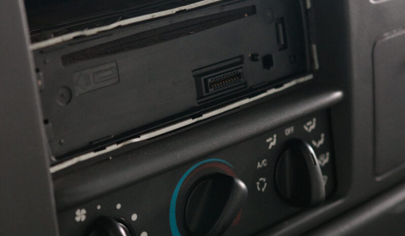 Ford F-350 – Ano: 2017 – Baú cheio