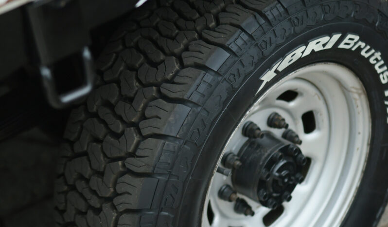 Ford F-350 – Ano: 2002 – Carroceria cheio