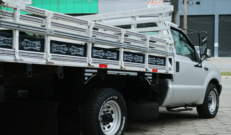 Ford F-350 – Ano: 2002 – Carroceria cheio