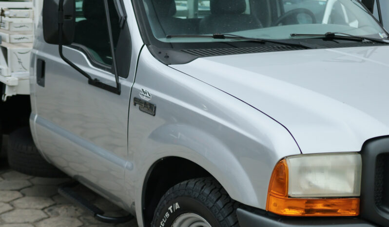 Ford F-350 – Ano: 2002 – Carroceria cheio