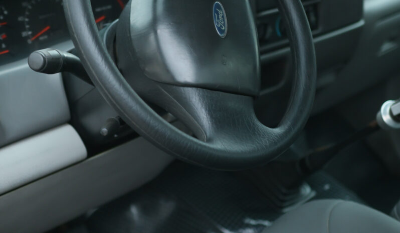 Ford F-350 – Ano: 2002 – Carroceria cheio