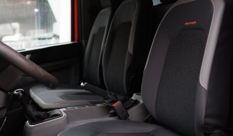 VW Delivery Express – Ano: 2020 – Baú cheio