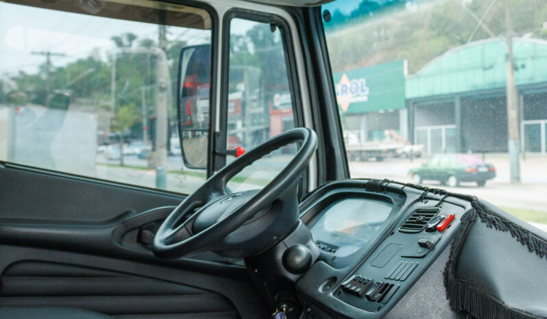 Mercedes-Benz Atron 2324 – Ano; 2016 – Carroceira cheio