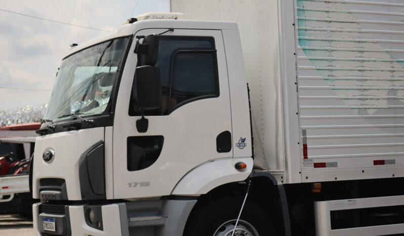 Ford Cargo 1719 – Ano: 2014 – Baú cheio