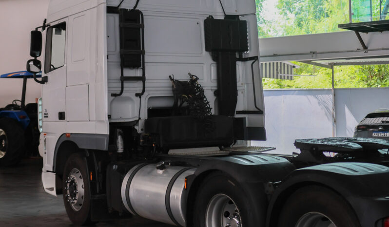 DAF XF 105460 A – Ano: 2018 – 6 x 2 cheio