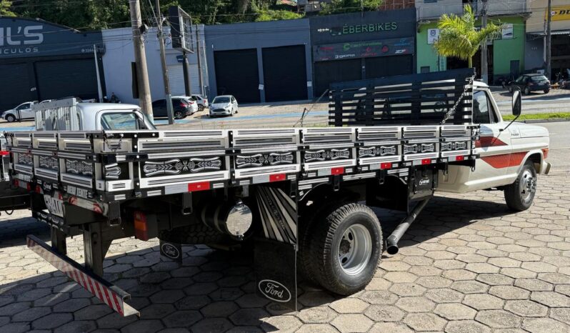 Ford F-4000 – Ano: 1990 – Carroceria cheio