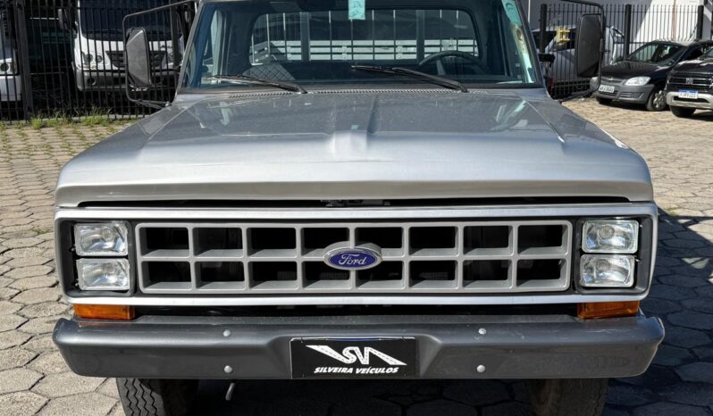Ford F-4000 – Ano: 1987 – Carroceria cheio