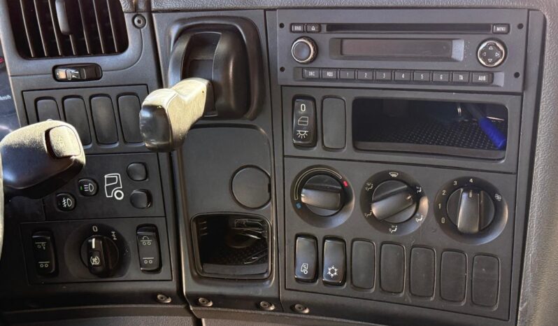 Scania P-310 Bi-truck – Ano: 2014 – Baú Refrigerado cheio