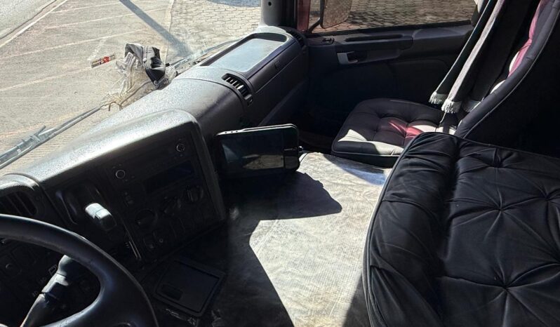 Scania P-310 Bi-truck – Ano: 2014 – Baú Refrigerado cheio