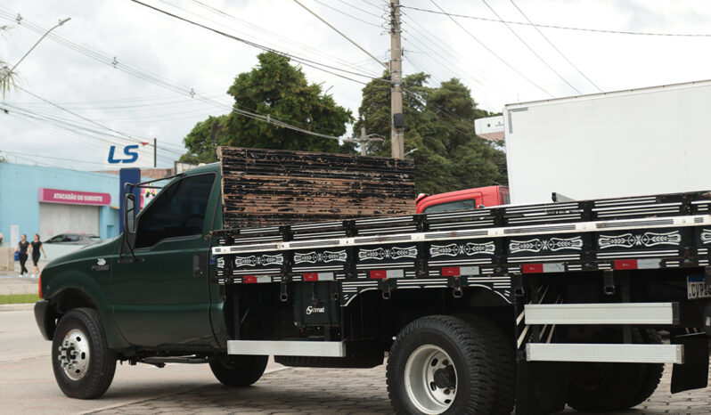 Ford F-4000 – Ano: 2002 – Carroceria cheio