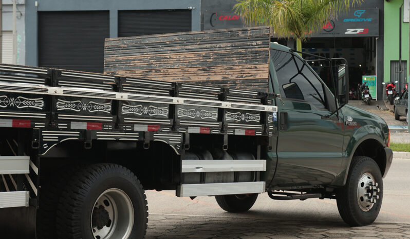 Ford F-4000 – Ano: 2002 – Carroceria cheio