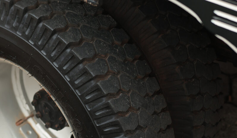 Ford F-4000 – Ano: 2002 – Carroceria cheio