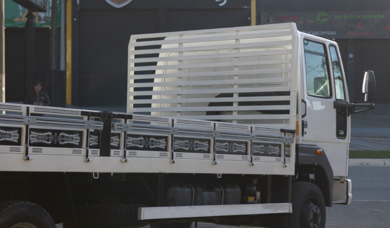 Ford Cargo 816 – Ano: 2015 – Carroceria cheio