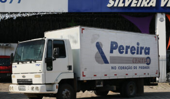 Ford Cargo 712 – Ano: 2011 – Baú