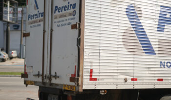 Ford Cargo 712 – Ano: 2011 – Baú cheio