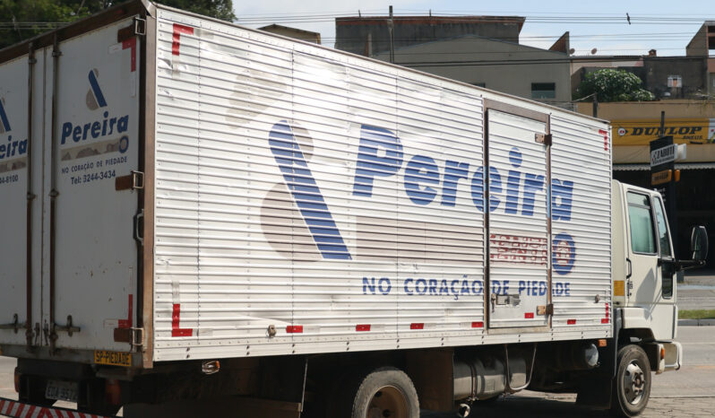 Ford Cargo 712 – Ano: 2011 – Baú cheio