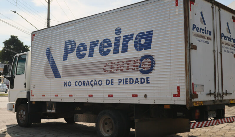 Ford Cargo 712 – Ano: 2011 – Baú cheio