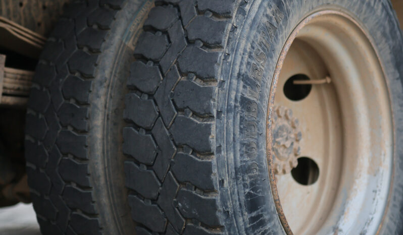 Ford Cargo 712 – Ano: 2011 – Baú cheio