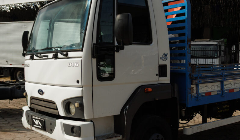 Ford Cargo 816 – Ano: 2015 – Carroceria cheio