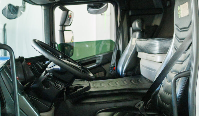 Scania P-280 – Ano: 2019 – Carroceria cheio