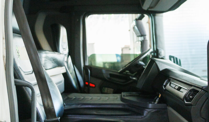 Scania P-280 – Ano: 2019 – Carroceria cheio