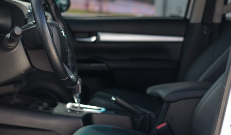 Toyota Hilux SRX – Ano: 2024 – Baixo Km cheio