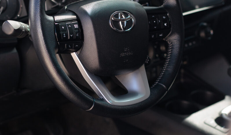 Toyota Hilux SRX – Ano: 2024 – Baixo Km cheio