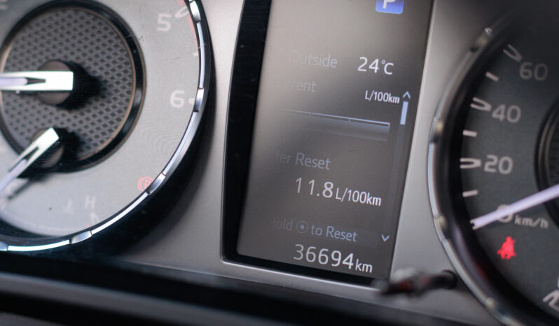 Toyota Hilux SRX – Ano: 2024 – Baixo Km cheio