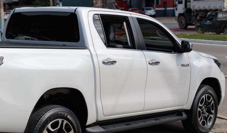 Toyota Hilux SRX – Ano: 2024 – Baixo Km cheio